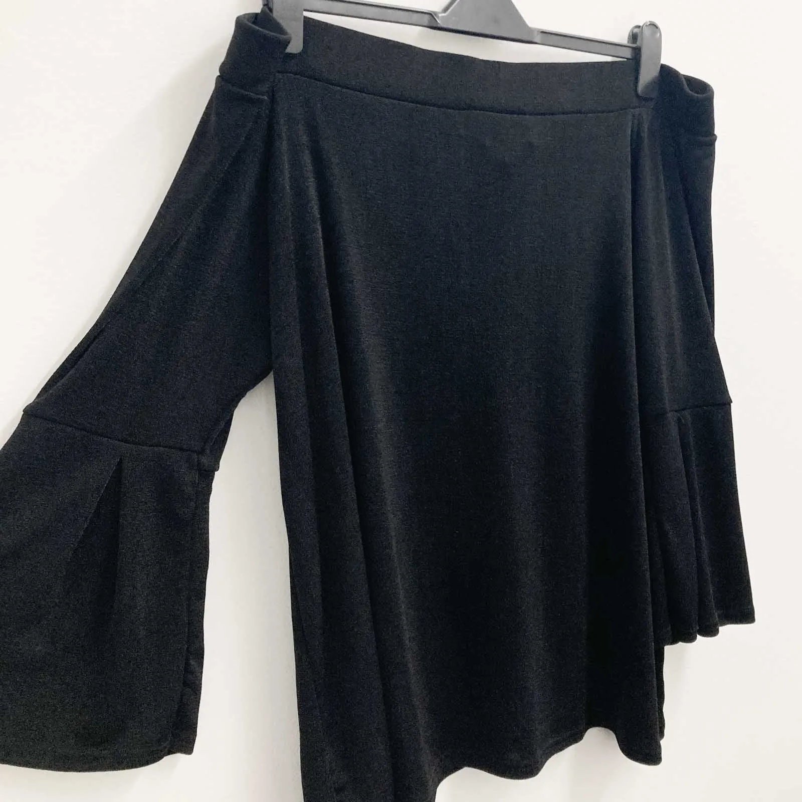 Capsule Top UK 28 Black Off-Shoulder 3/4 Flared Sleeve