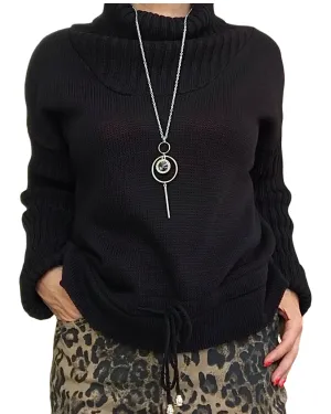 Chandail en tricot noir col roulé cordon devant au bas