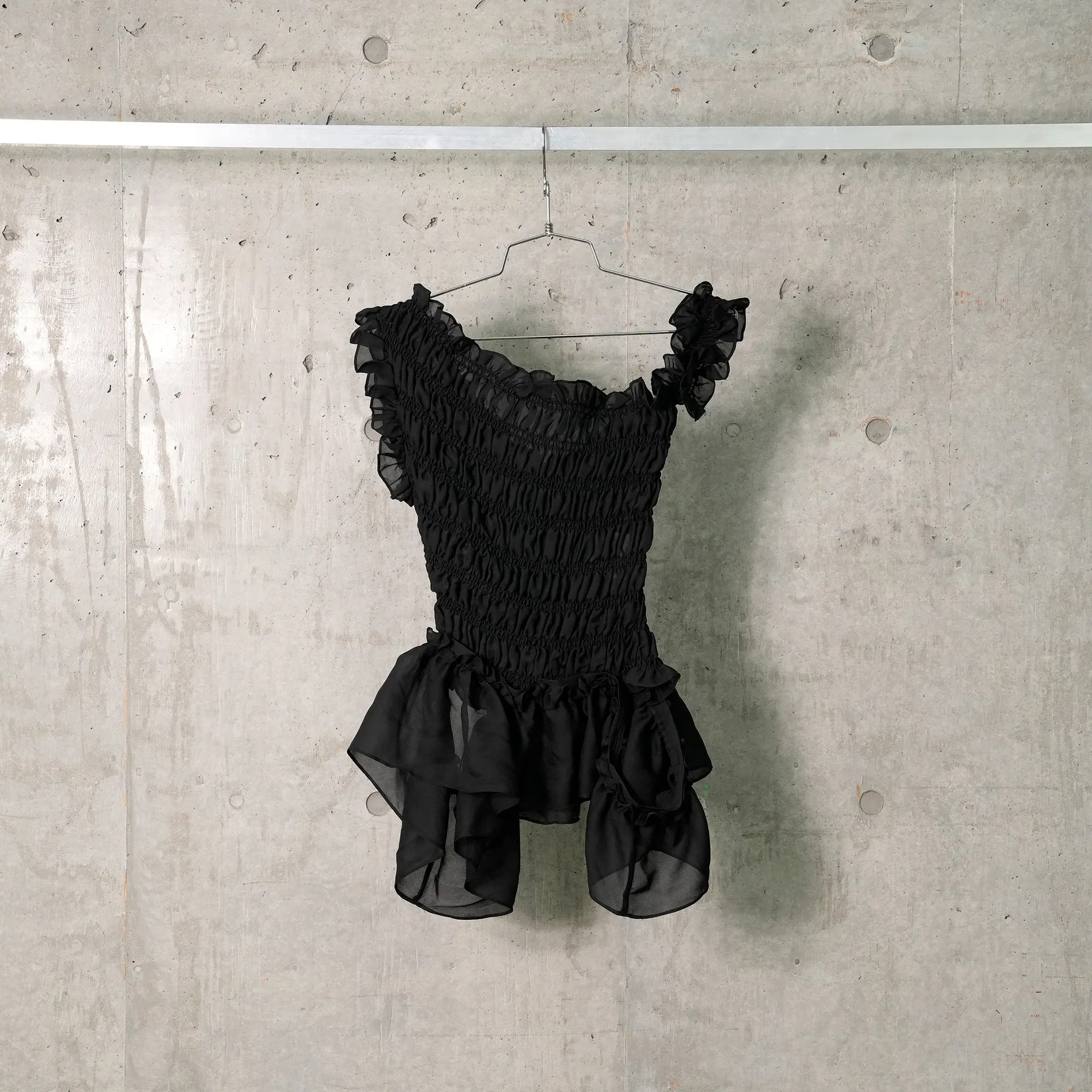 SMOCKING OFF SHOULDER TOP / BLACK