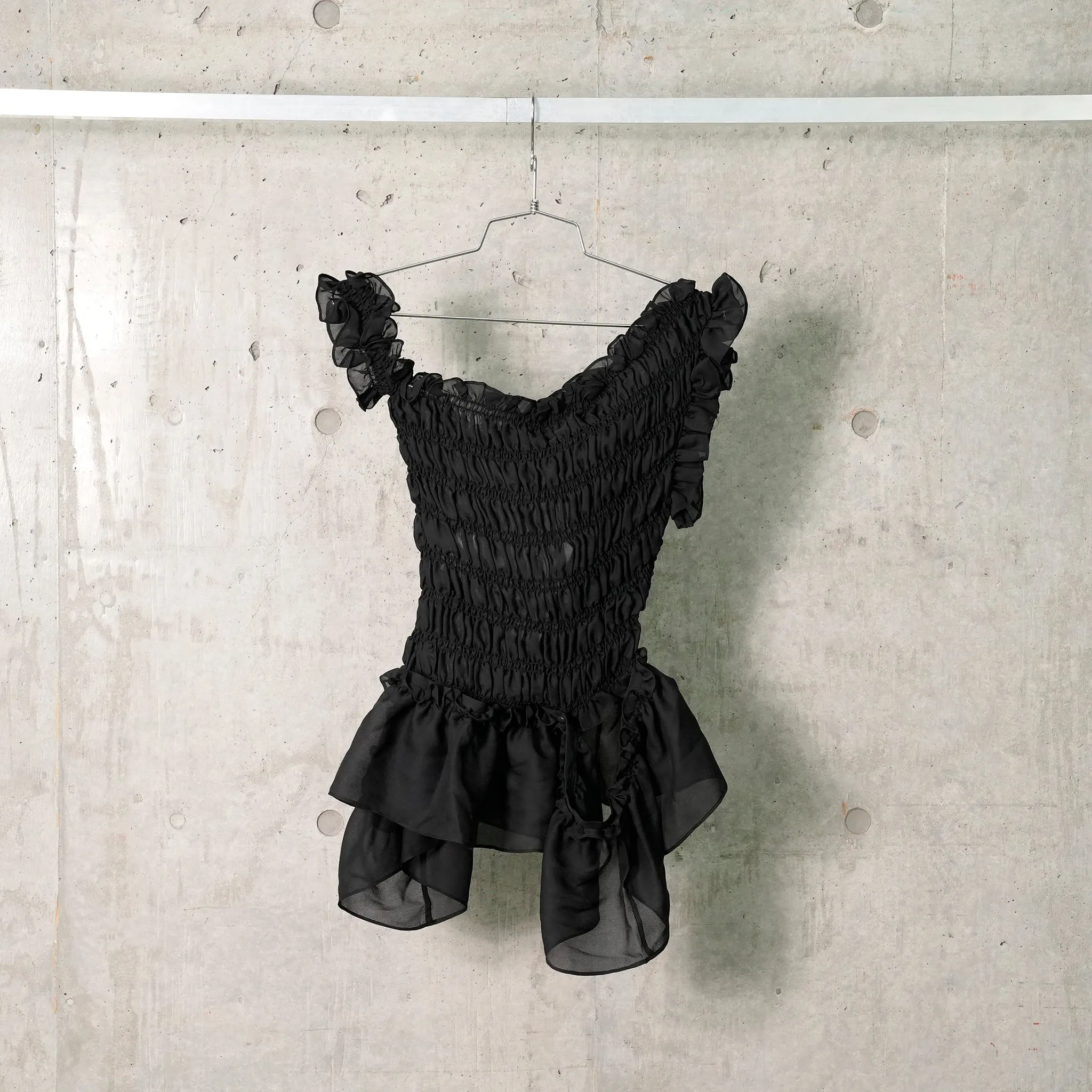 SMOCKING OFF SHOULDER TOP / BLACK