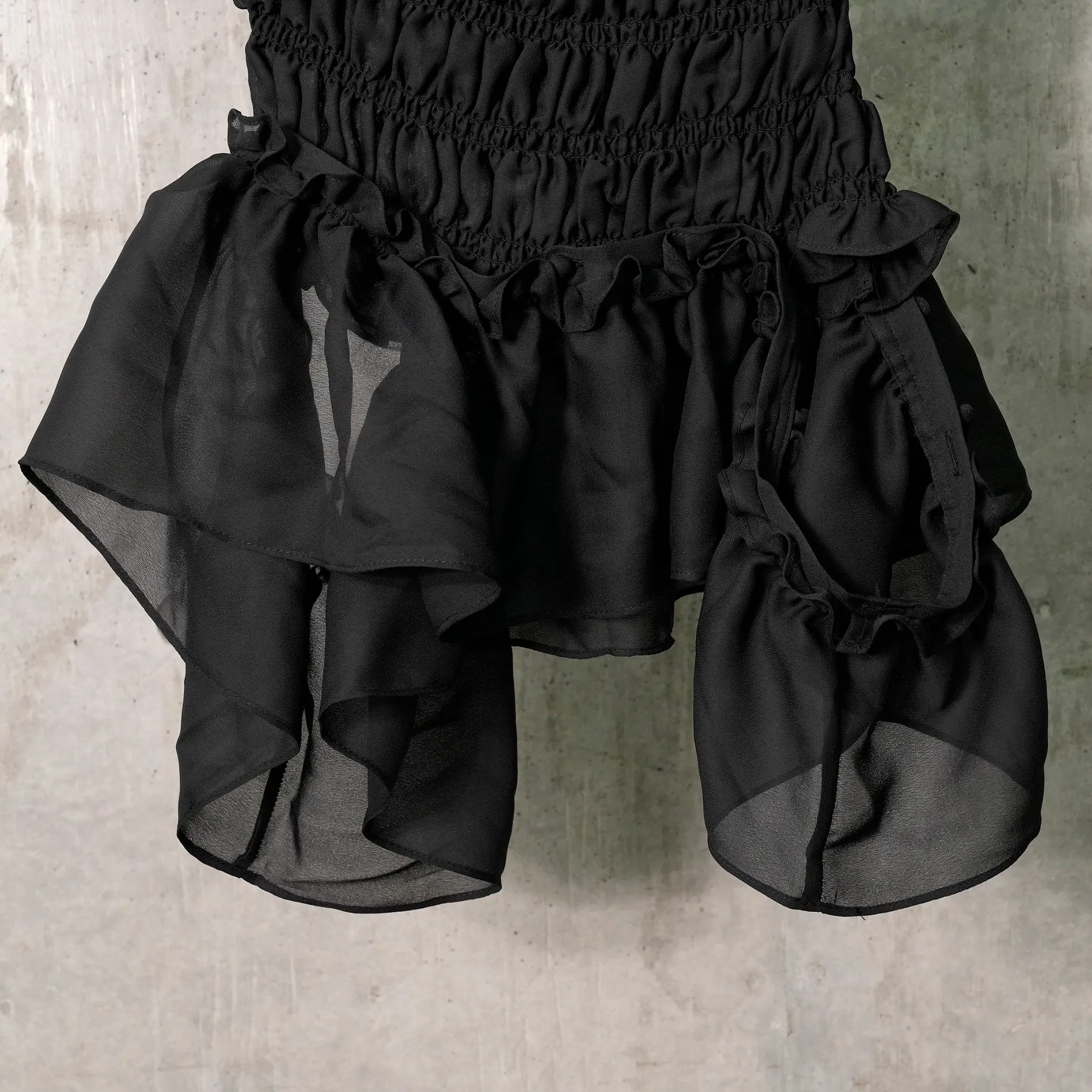 SMOCKING OFF SHOULDER TOP / BLACK